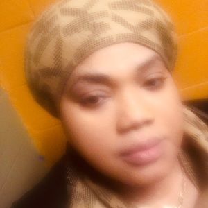 Meet your Posher, Esthere